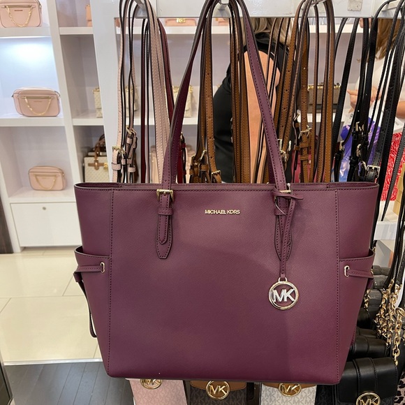 Michael Kors Gilly Large Drawstring Travel Leather Top Zip Tote 
Oxblood Color - Picture 2 of 16